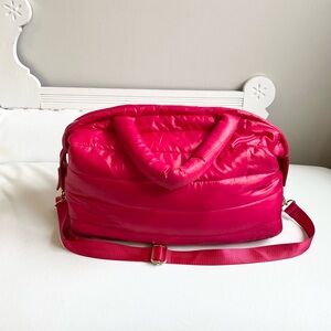 ESTEE LAUDER LARGE LIPSTICK RED OVERNIGHT PUFFER BAG REMOVABLE SHOULDER STRAP